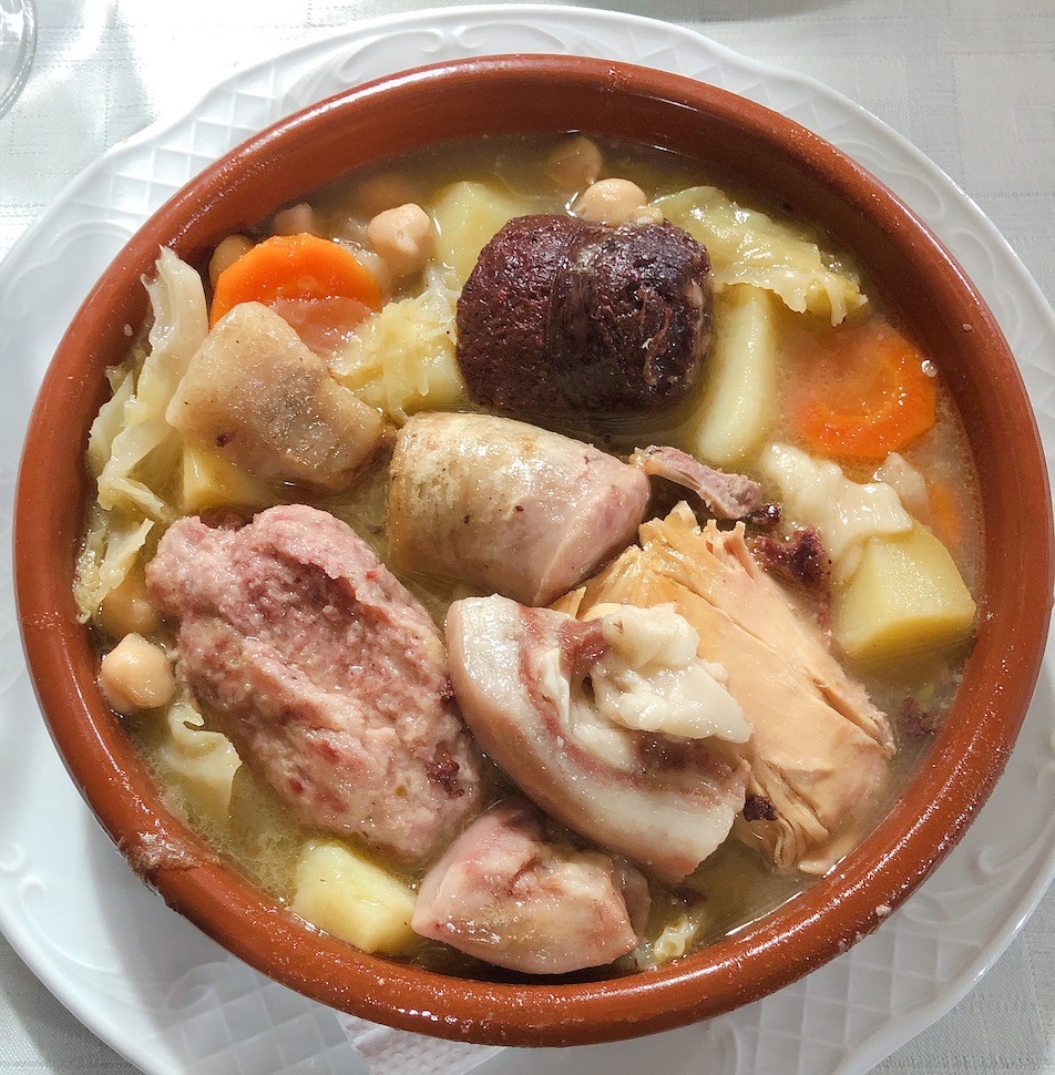 Поке, бикини и тетушки с графинами вермута: чего мы не знаем о кулинарной стороне Барселоны?