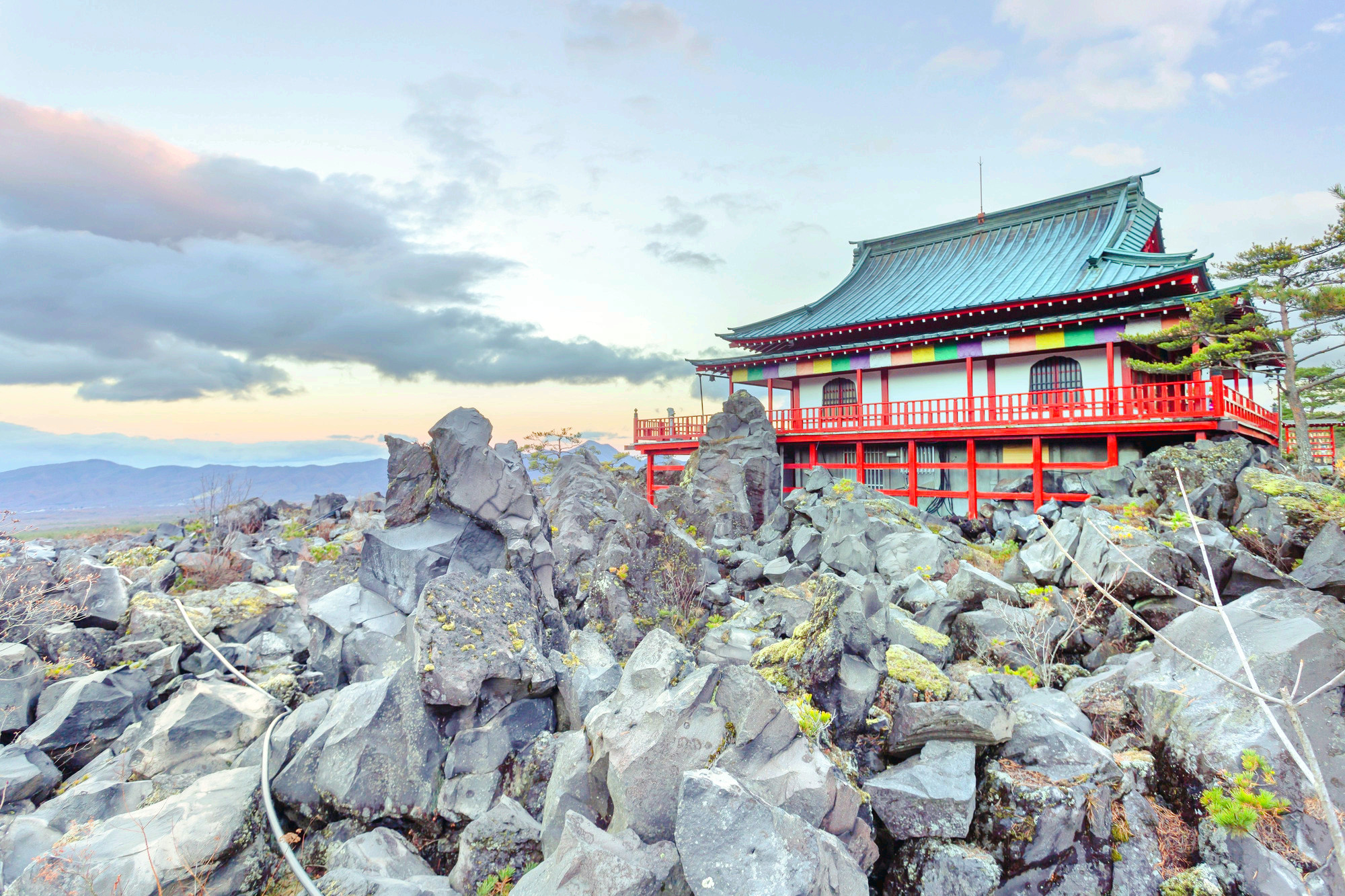 Onioshidashi Volcanic Park in Joshin'etsukogen National Park cover image