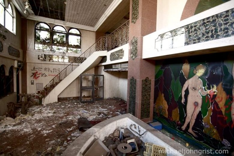 The Queen Chateau Soapland cover image