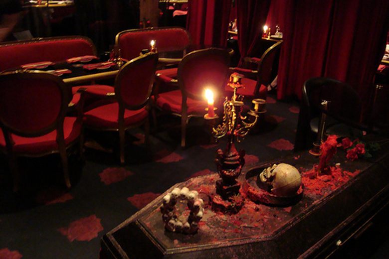 Vampire Café cover image