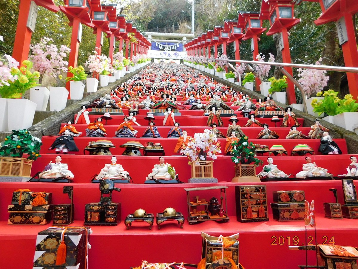 Katsuura Big Hina Doll Festival