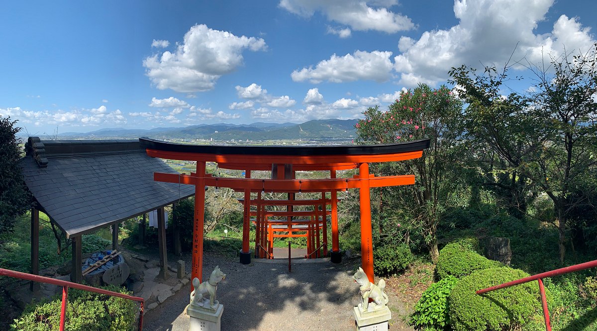 Ukiha Inari Shrine cover image