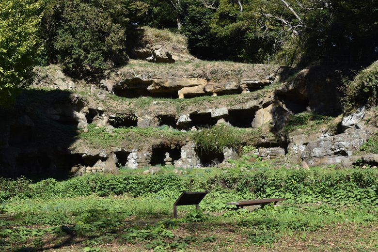 Mandarado Burial Grottoes cover image