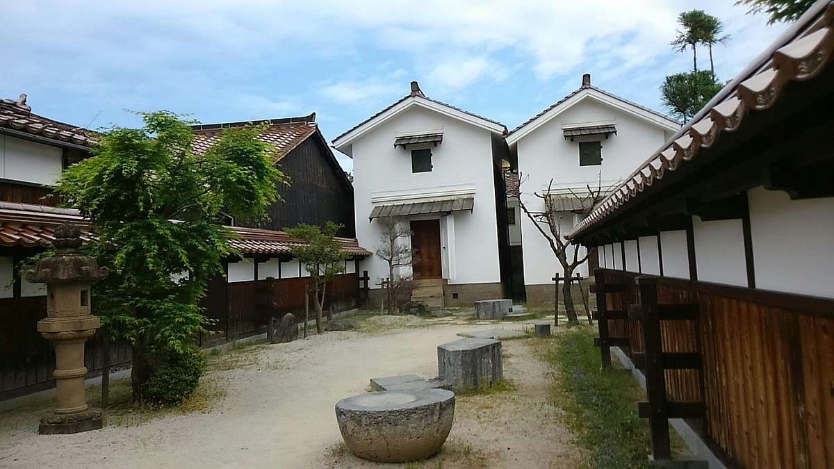 Shirakabe Dozogun Akagawara
