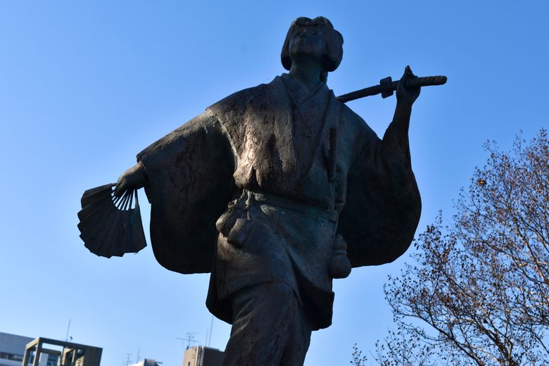 Statue of Izumo-no-Okuni cover image