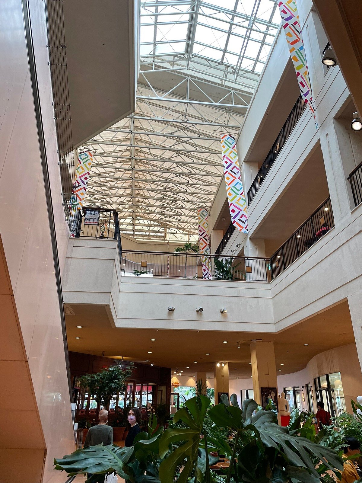 Plaza House Shopping Center