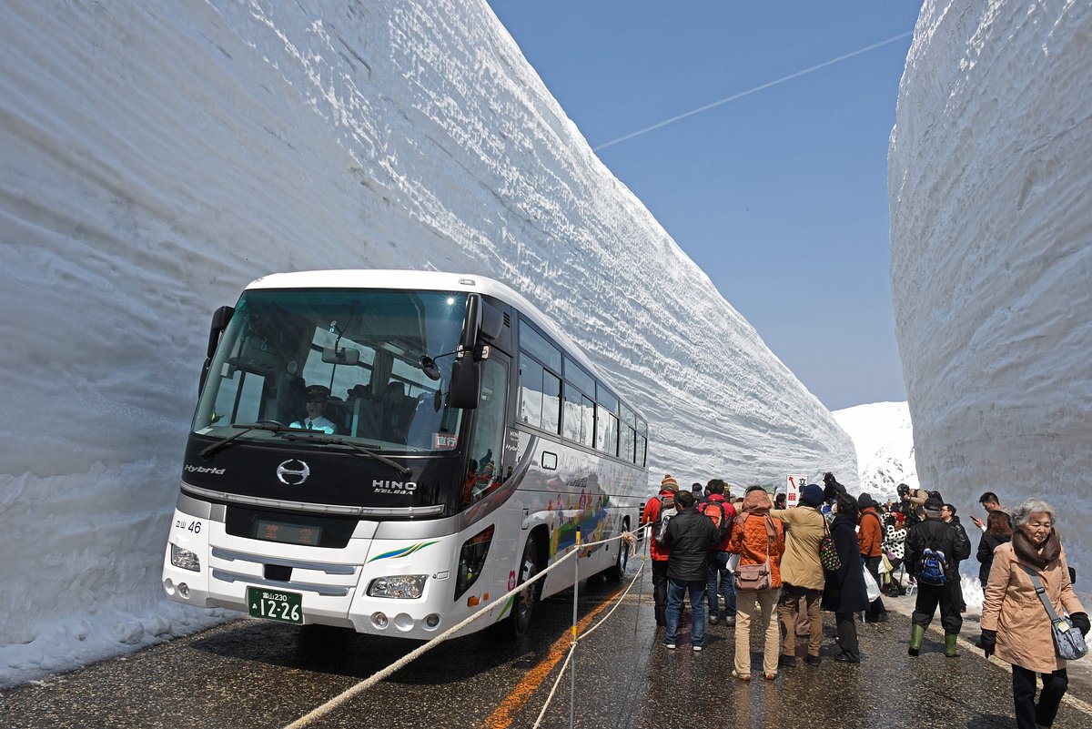 Yuki no Otani (Snow Wall)