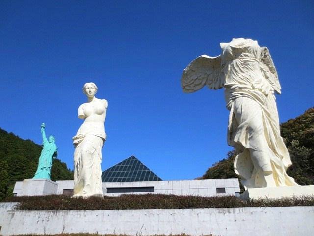 Louvre Museum of Sculpture cover image