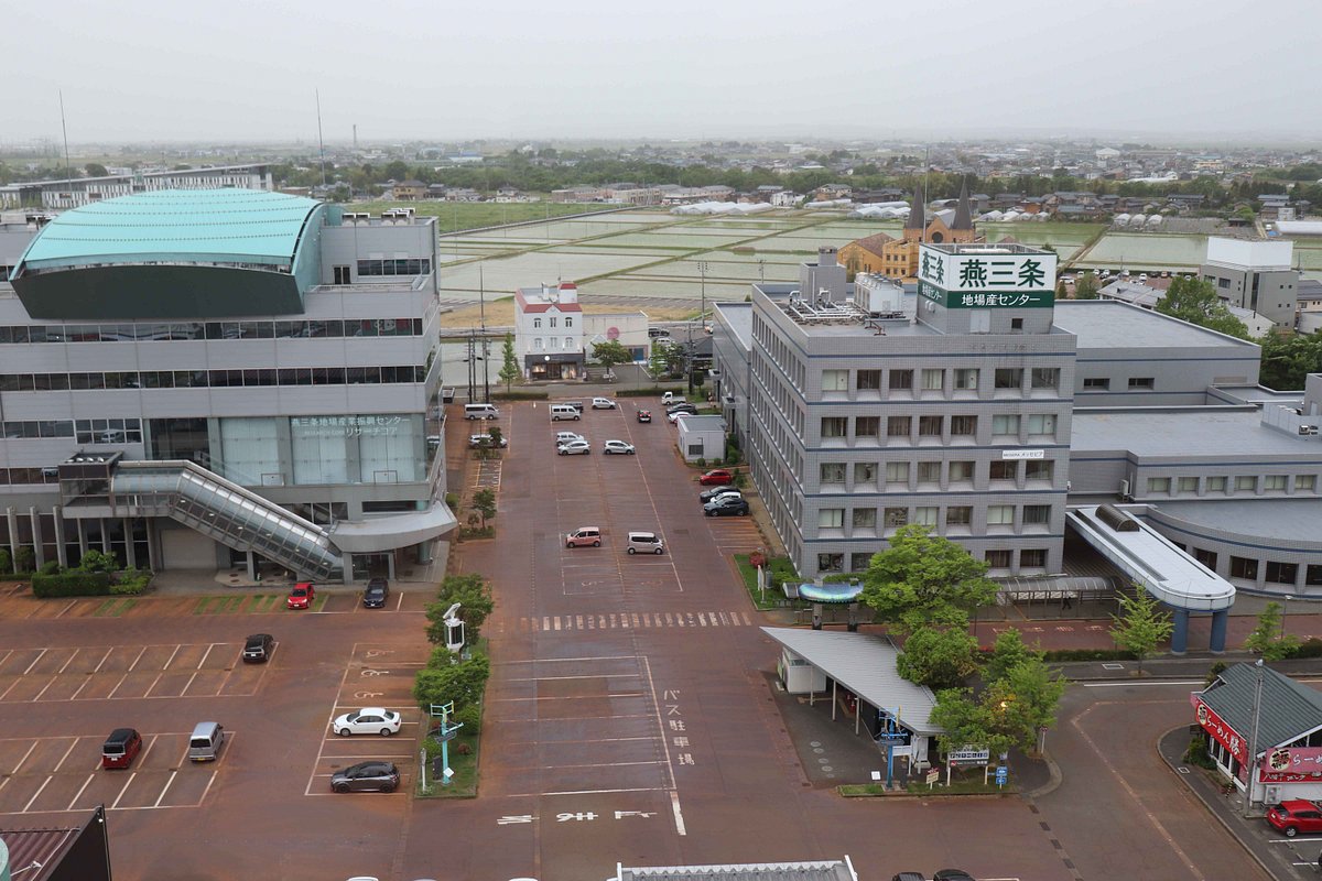 Michi-no-Eki Tsubame 3jo Jibasan Center