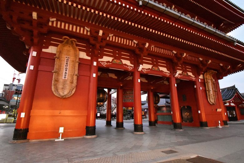 Owaraji (Giant Straw Sandals) cover image