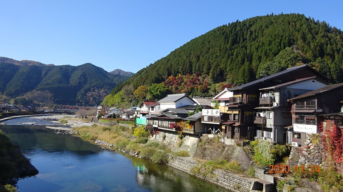 Gujo Hachiman Castle Town cover image