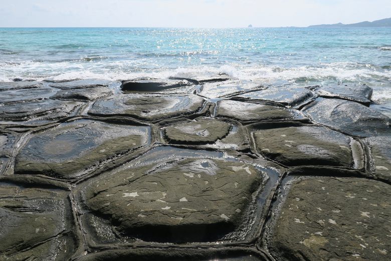 Tatami-ishi (Tatami Rocks) cover image