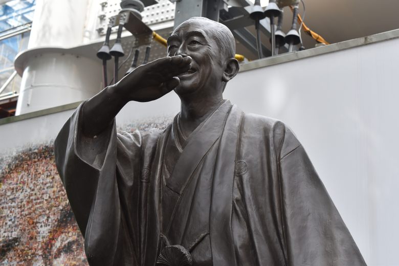 Ken Shimura Statue