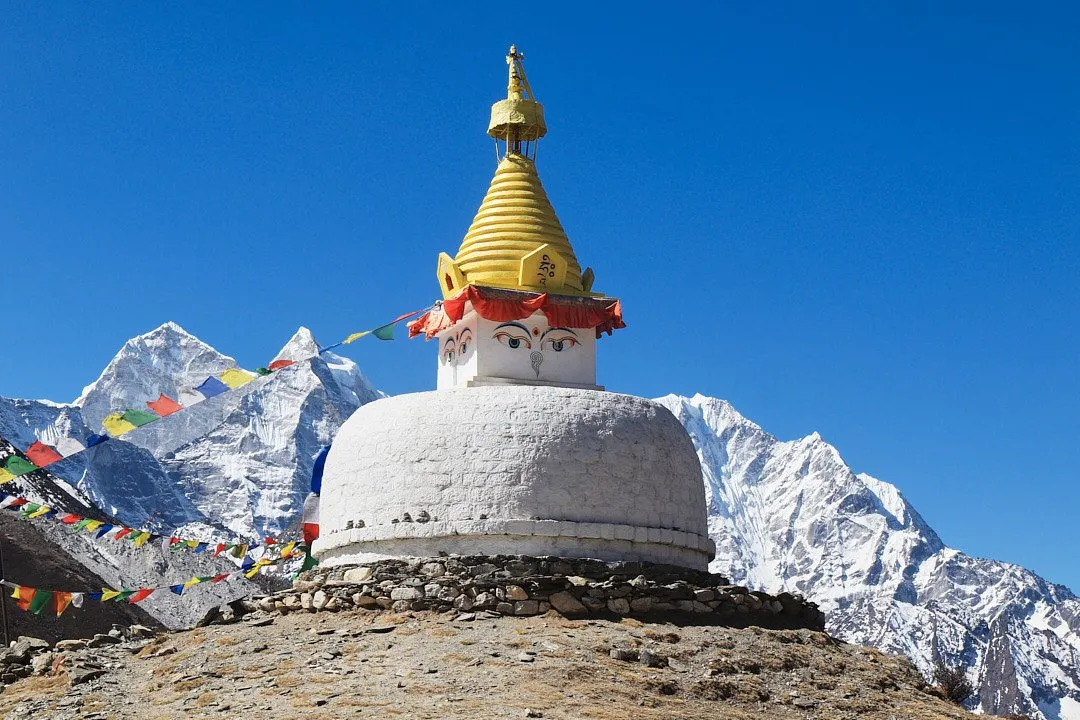 Dingboche stupa