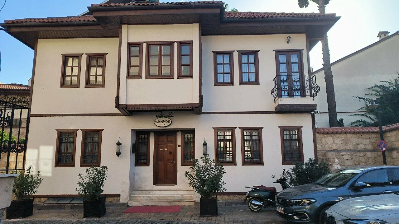 Minyon Hotel