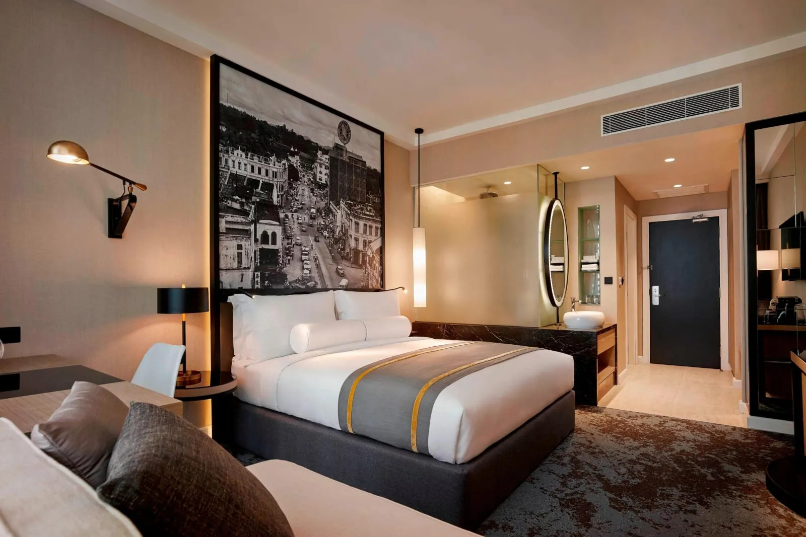 Hotel Stripes Kuala Lumpur, Autograph Collection photo 2