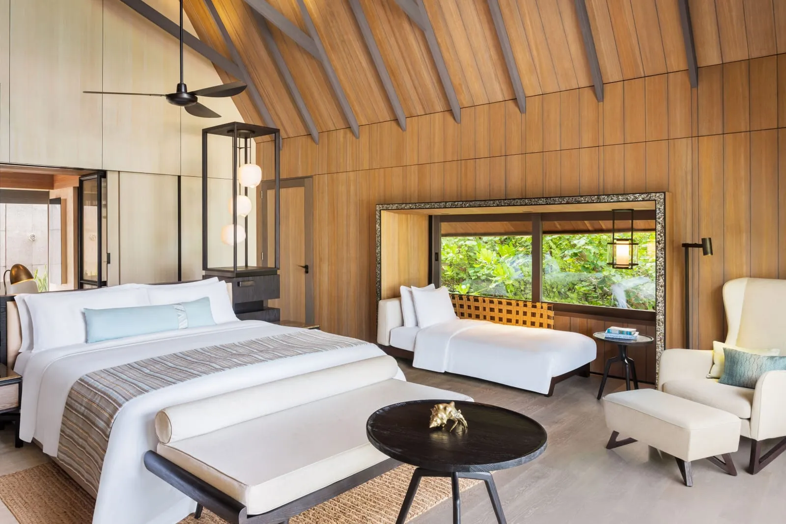 The St. Regis Maldives Vommuli Resort photo 2