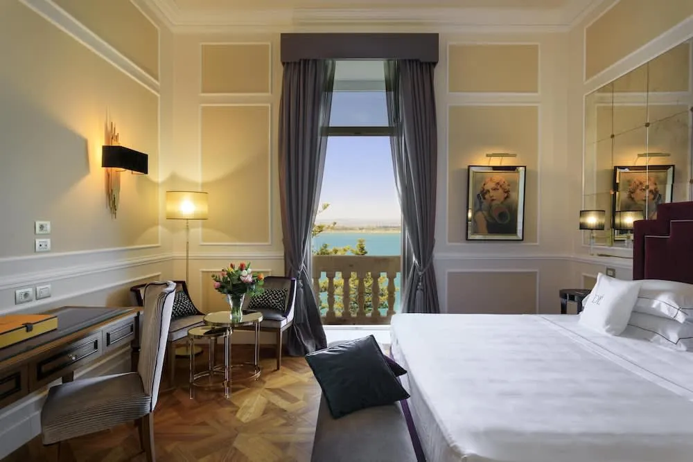 Grand Hotel des Etrangers photo 2