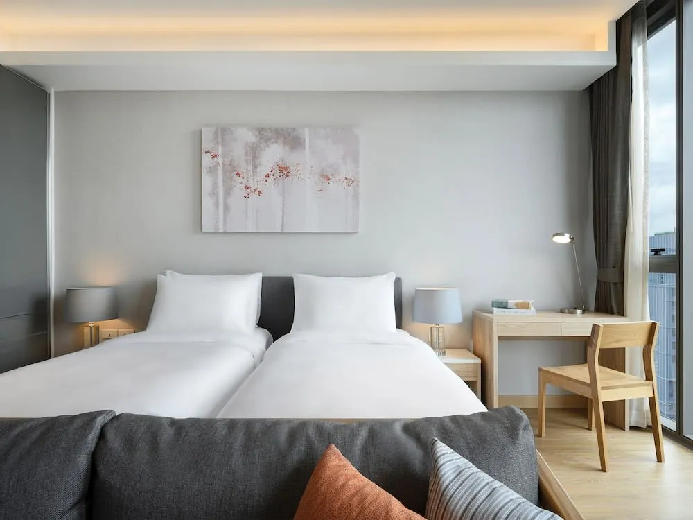Oakwood Suites Bangkok photo 3