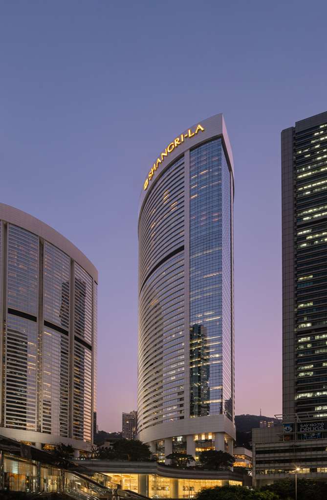 Island Shangri-La, Hong Kong photo 1