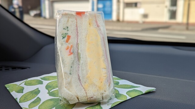 sandria Honten: Sandwiches zum Mitnehmen, rund um die Uhr — 2