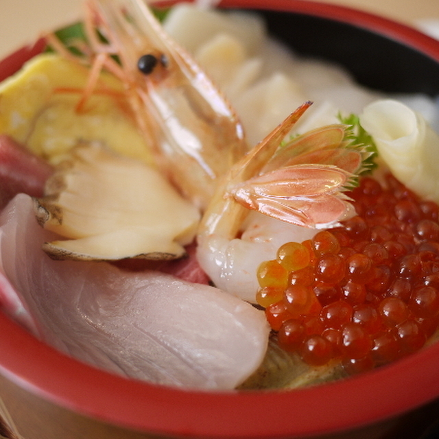 Misaki: frische Seeigel-Schalen aus Shakotan — 1