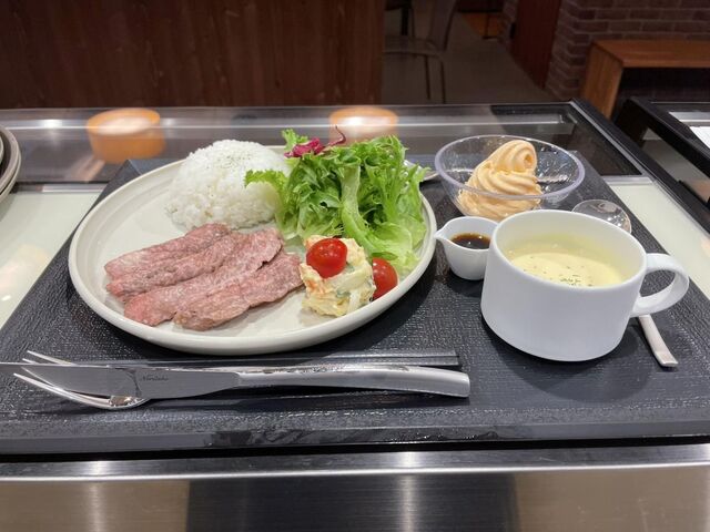Tomita Melon House: Desserts aus Furano-Melonen — 2