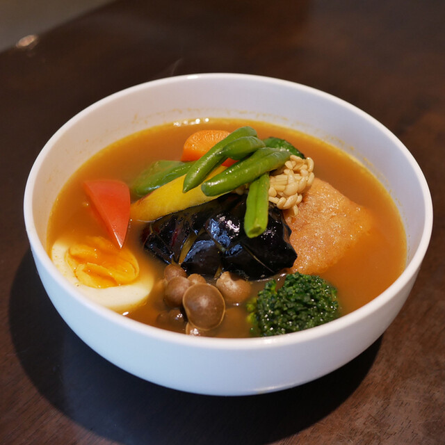 Curry Kong: Zutatenfokussiertes Suppencurry — 2