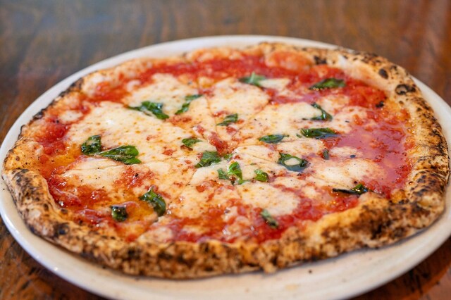PIZZERIA DA MASSIMO: Klassische neapolitanische Pizza — 2