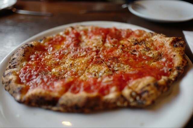 PIZZERIA DA MASSIMO: Klassische neapolitanische Pizza — 5
