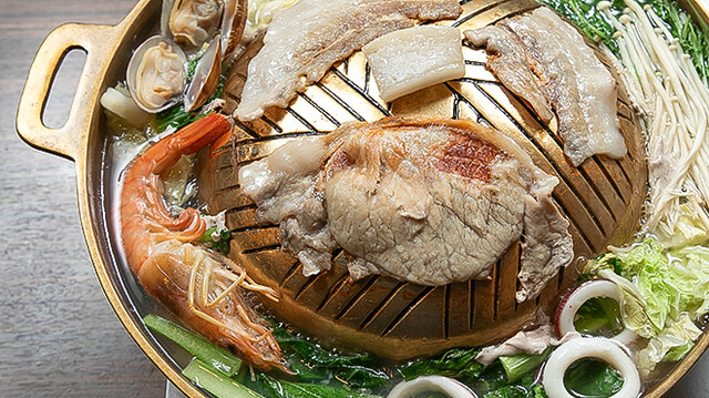 Mugata Senmon Ten Sawadee: Authentic Thai Grill and Hotpot — 1