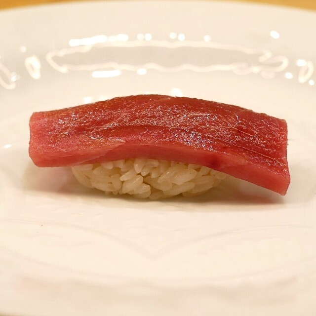 Ishimaru: Edomae-Sushi als Omakase am Tresen mit acht Plätzen — 1