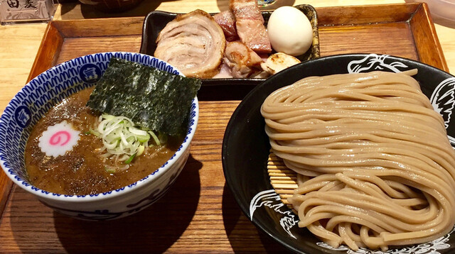 Chuka Soba Tomita: Referenz-Tsukemen am Tresen mit neun Plätzen — 1