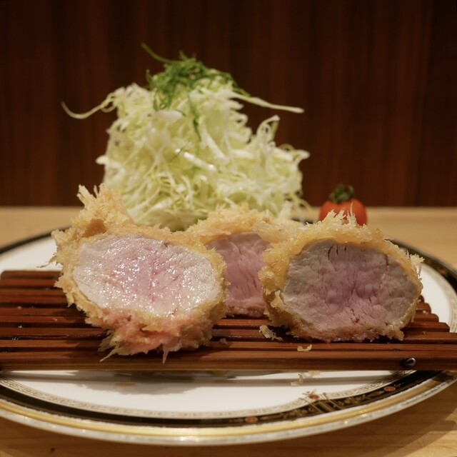 Tonkatsu Bambou: sanft frittiertes, rosa Schweinekotelett — 1
