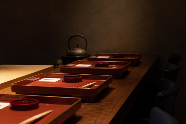 HATSUNEZUSHI: Theatralisches Edo-mae Sushi Omakase — 2