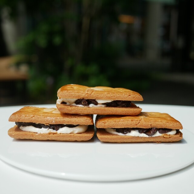 Paris Ogawa Ken Shimbashi ten: Klassische Rosinen-Sandwiches und Kuchen — 1