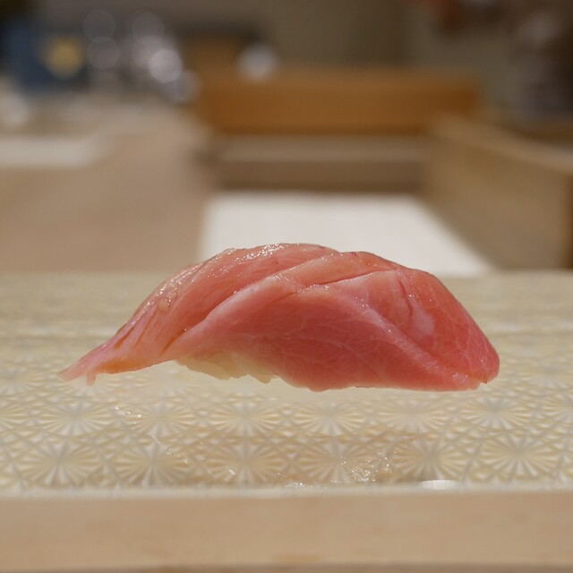 Mitani: Sushi-Omakase mit seltener Weinbegleitung — 1