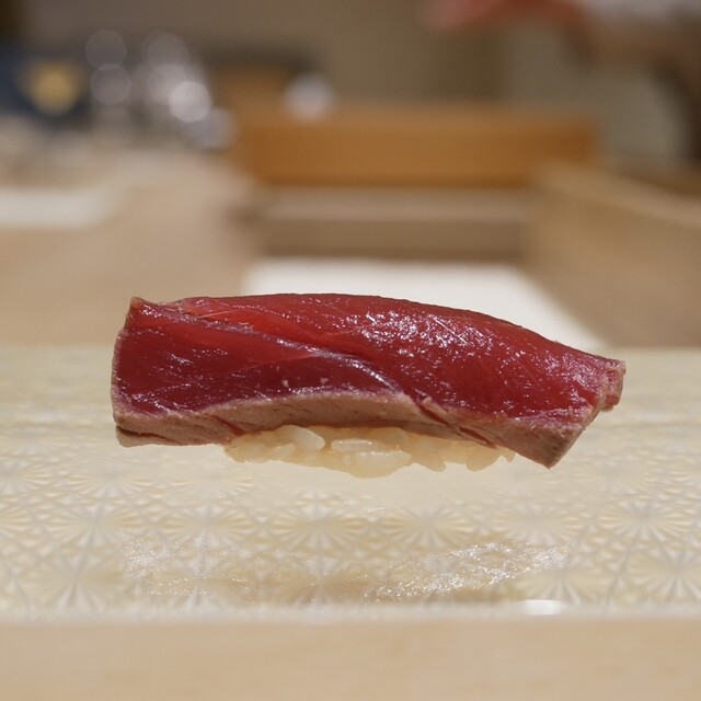 Mitani: Sushi-Omakase mit seltener Weinbegleitung — 2