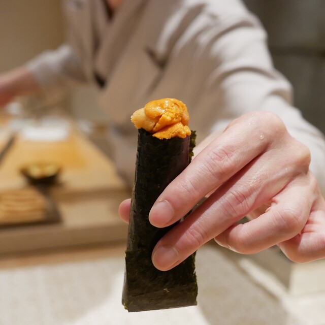 Mitani: Sushi-Omakase mit seltener Weinbegleitung — 4