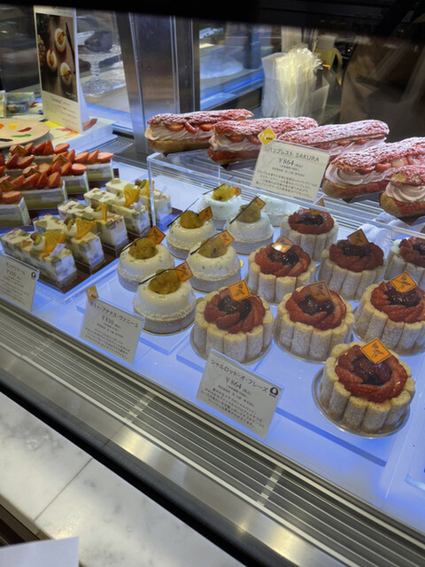 Frederic Cassel Ginza mitsukoshi ten: World-Class Pâtisserie — 5