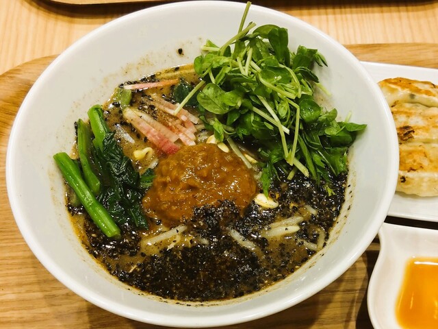 T's Tantan: Rein veganer Ramen — 1