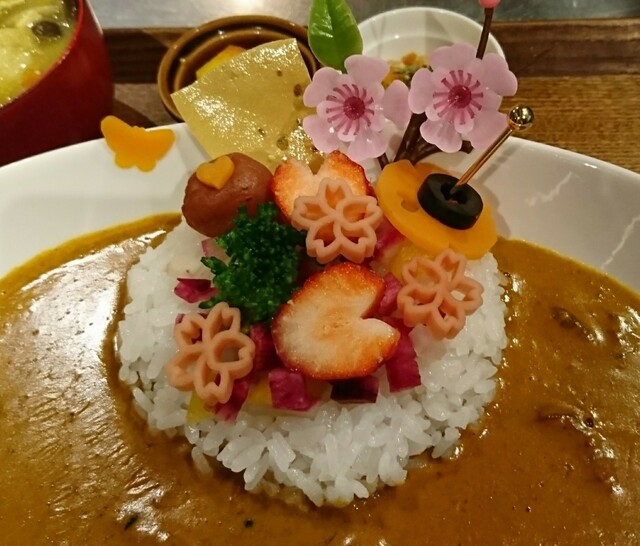 TAKEUCHI Chiyoda kanda jinbou honten: kunstvolle Curry-Teller — 2