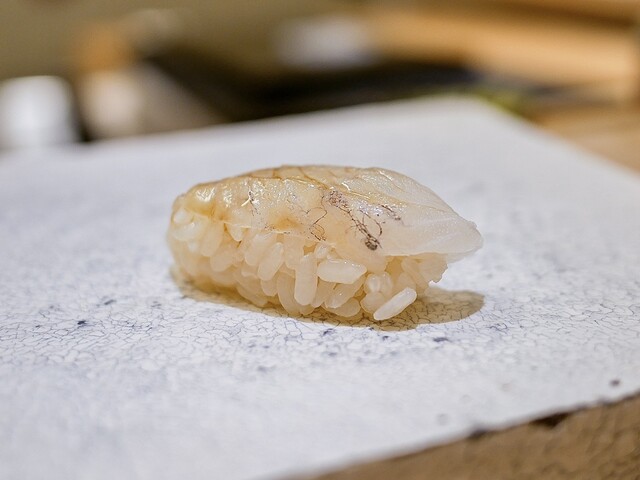 Sushi Namba Hibiya: Edomae-Sushi mit Temperaturkontrolle — 2