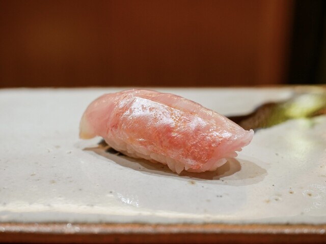 Sushi Tsubomi: Präzisions-Nigiri nach Saito-Art — 2