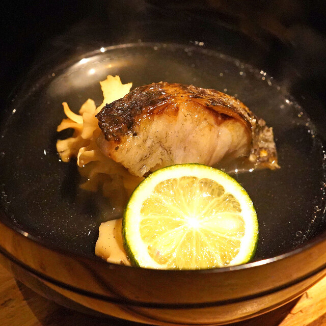 SOWADO: Modernes Izakaya mit zentralem Holzkohlengrill — 4