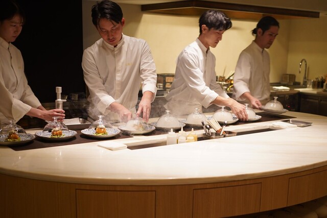 unis: Theatralisches französisches Omakase — 3