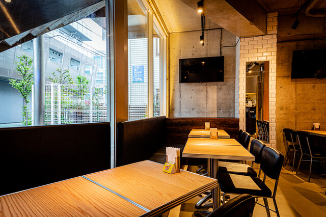 SKOOKUM HOTDOG DINER: amerikanische Gourmet-Hotdogs — 4