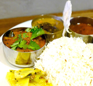Spice Bar Mon Curry: Curry-Teller nach südindischer Art — 2