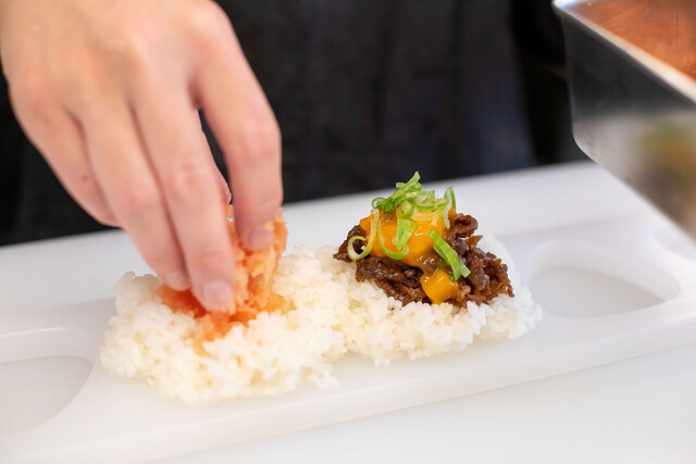 Onigiri Tonjiru Yamataro: große, handgeformte Onigiri — 3