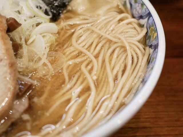 Natsuya no Chuka Soba: Ramen mit Wontons und komplexer Brühe — 2